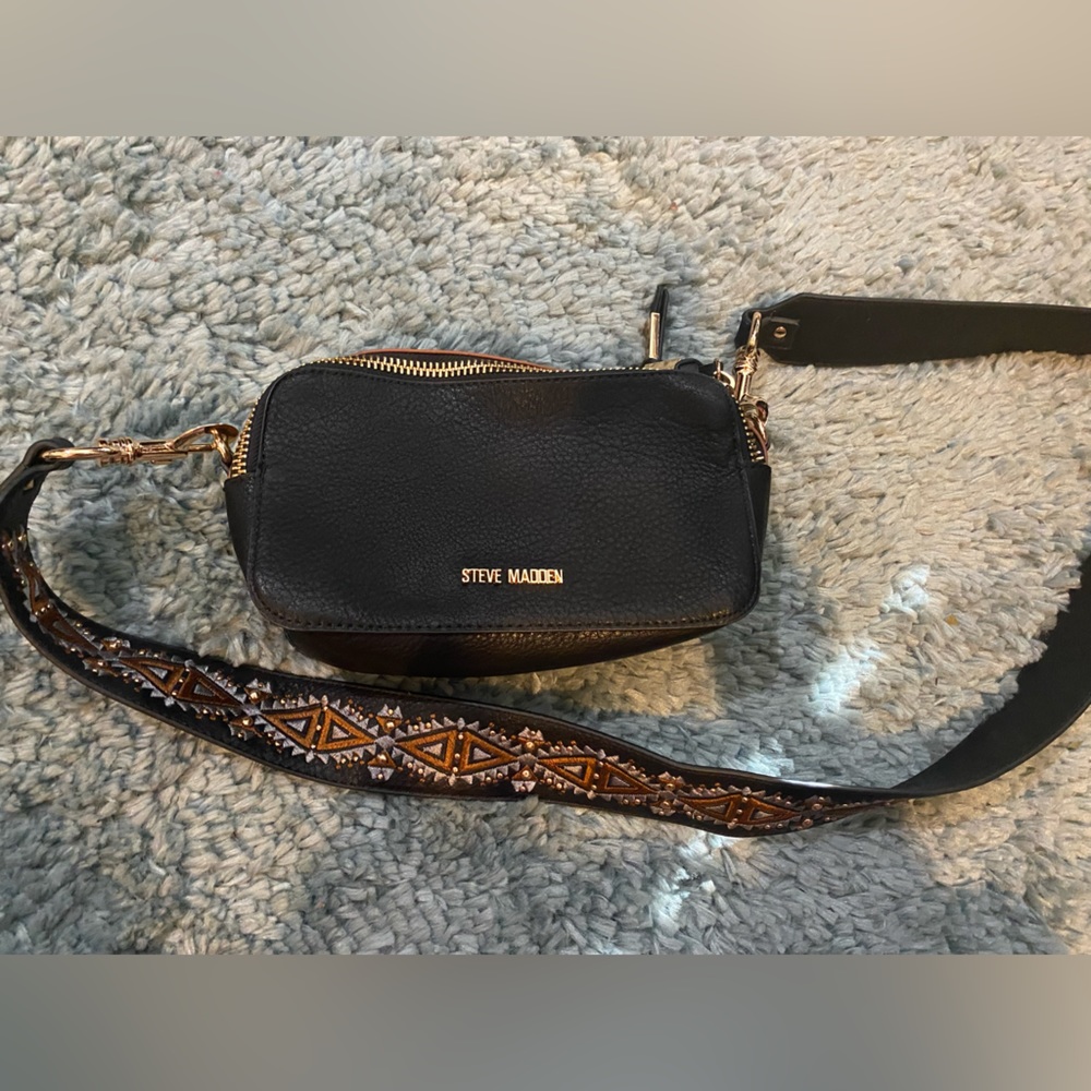 Blacked and brown leather Steve Madden camera bag